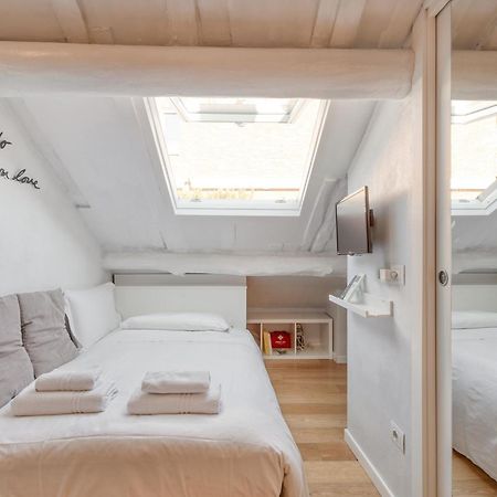 Bright Mini Studio In The Heart Of Милан Экстерьер фото